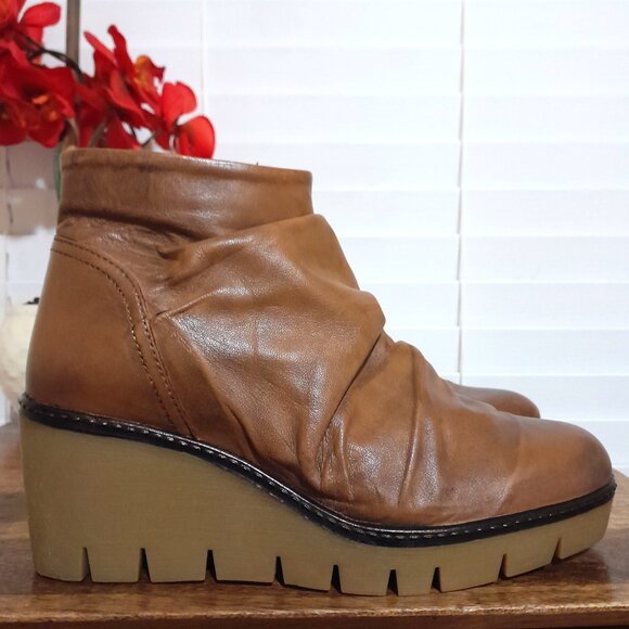 Leather Camel Color Brown Slouch Design Wedge Booties size 9M Women's - Picture 1 of 10